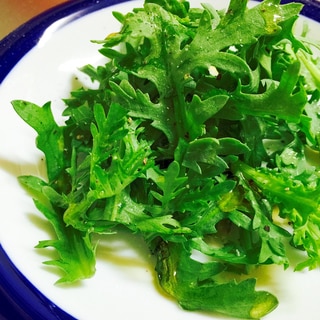 たったの1分で完成！菊菜の簡単ごま油サラダ